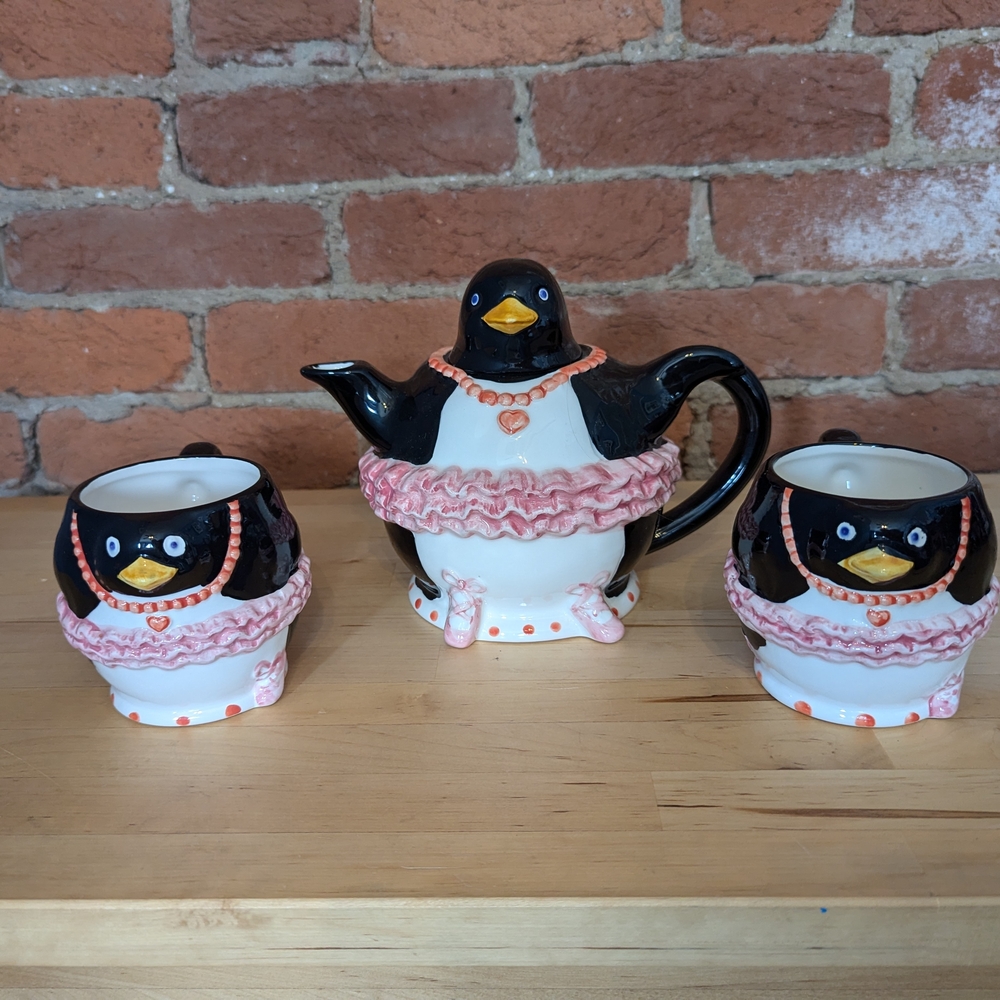 Charming Penguin Tea Set - Black and Pink